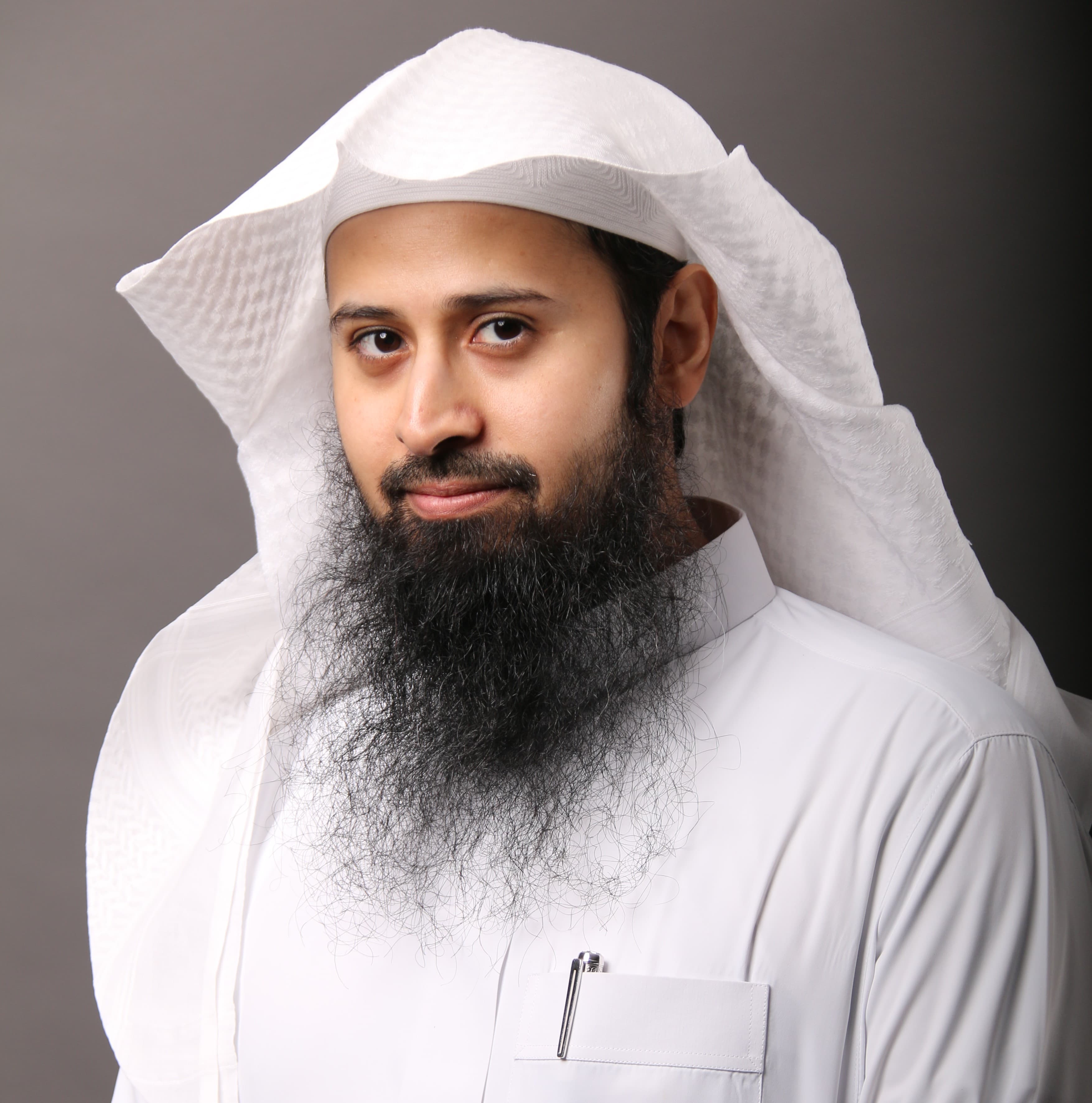 Portrait of Dr. Faris Al-Qunaier, AI expert at Confidential